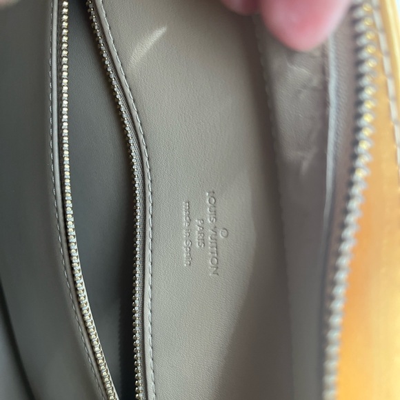 100% Authentic
Louis Vuitton Gold and Tan Houston Vernis - Picture 7 of 14